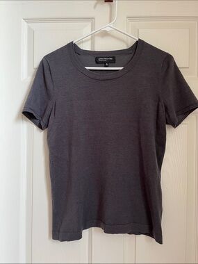 Vintage Women's Jones New York Dark Gray Short Sleeve Crewneck Tee - Medium